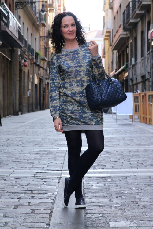 (via Black Dress Inspiration: MI LOOK COMODO PARA CONOCER PAMPLONA)