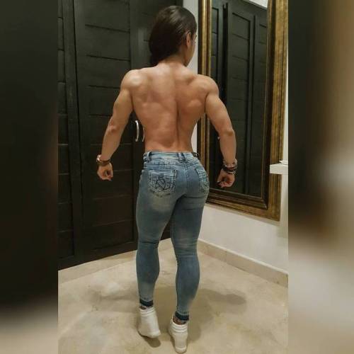 femalemuscletalk:  Ok, who the heck took my shirt?  Talklive  800-222-3539 (FLEX)  #femalemuscle  #femalebodybuilding  #bodybuilding  #fitness  #femalewrestlers  #bikini  femalemuscle.com