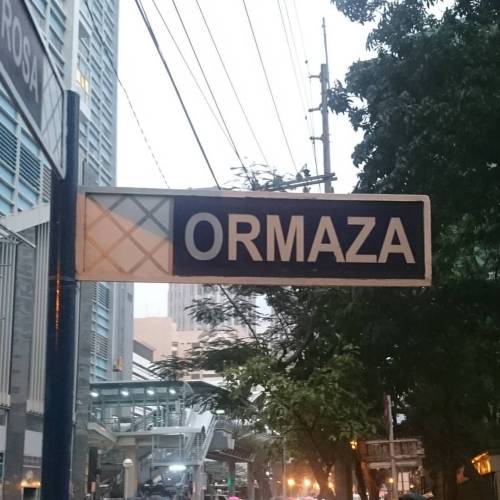 #RandomPost:Mahirap #ORMAZA. Masasaktan ka lang.#makati #streetsign #streetname #usestreetname (