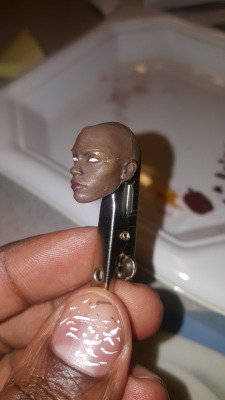 note-a-bear: mrbenibo:   mrbenibo:   mrbenibo:   mrbenibo:  mrbenibo:  mrbenibo:  WIP. Managed to get a pretty good highlight on this one. Doing make-up at this scale is pretty tough.  Face paint complete!  Added hair made out of white Sugru. Gave her