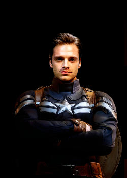 fallenobsidian:  I couldn’t resist the urge any longer and made a Bucky Captain America manip. 