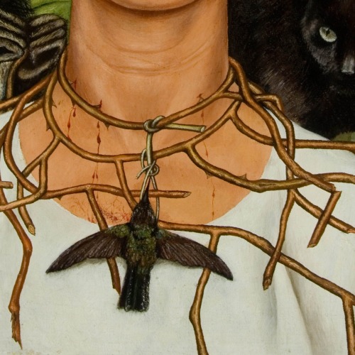 kradhe:Frida Kahlo, Autorretrato con collar de espinas, 1940 (detalle)