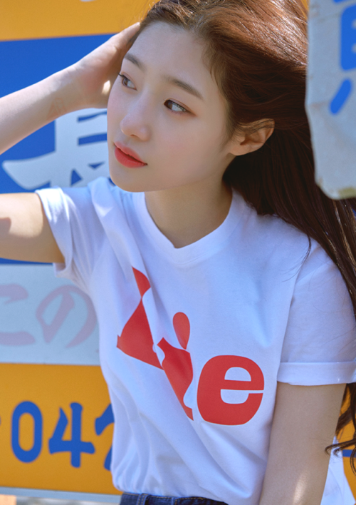 krystal:Chaeyeon’s Concept Photos for “YOLO”