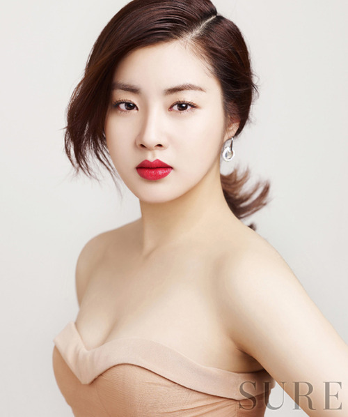 Helen of Troy!Bianca Davies - Ini EdoKang Sora - Loretta Lucia Kwek Leng ChooJaeden Zoe - Sara Ramir