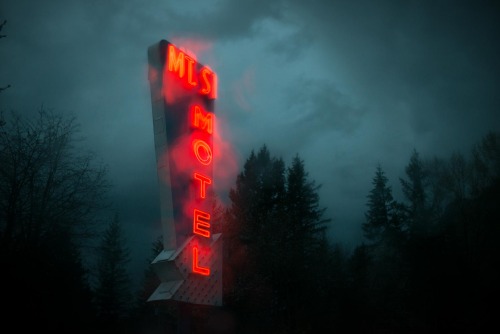 nevver:The satisfactory inexpensiveness of nowhere, Todd Hido