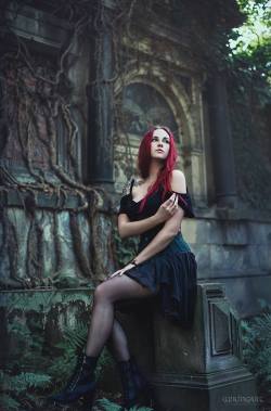 gothicandamazing: Model: Revena Photo: WikingArt