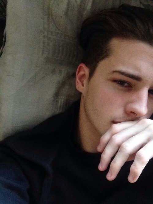 dreamyfitboys:  Him and more at Dreamy Fit Boys (18+)