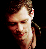 thorodinson:  Klaus + smirk  I love him!