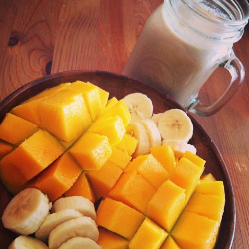 verawnica:  Mango. Banana. Chia Tea. Breakfast. #rawfoodvegan #rawfood #fullyraw #eatraw #whatvegans