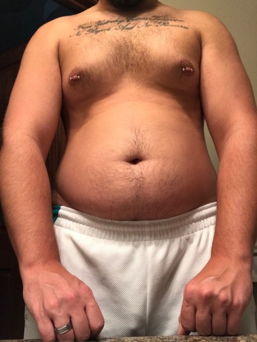 jeepnakedfuzzbear:  Tummy Tuesday  Nice dick print