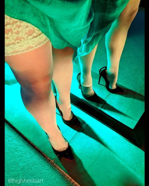 All The Way Green .. and little white#allthewaygreen #littlewhite #highheels #highherlpumps #greendr