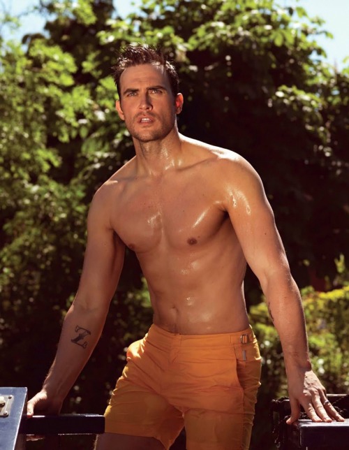 celebritymeat:    Cheyenne Jackson.  