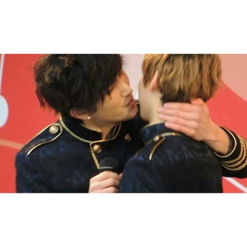 mutiaranafa:VINSEOP kiss~cr:  haruseop_143’s instagram