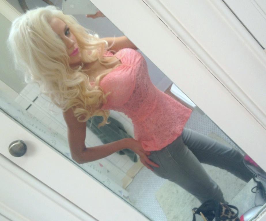 staciibimbo:  iskuil:  bimboslut waiting to be ruined and get cum all over her body
