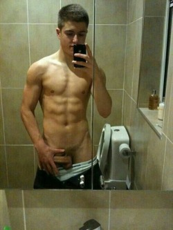 jockdays:  I check out ALL new followers