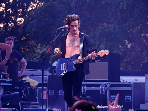 nineteenseventyfivenews:  HQ The 1975 Live @ 97x BBQ - 17 May 2014 Photographer Credit: © Autumn Barker - // T h e 1 9 7 5 N e w s // 