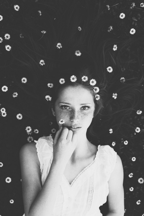 p-aganismo: n-o-q-u-a-r-t-e-r:  e-x-c-r-u-c-i-u-s:  insta  instagram:brunafmichel  b&amp;w