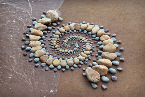 escapekit:Stone Coil Arrangements Wales-based artist Jon Foreman’s in collaboration