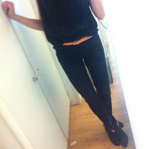 #todays #outfit #black #pants #tanktop #leather #heels #pumps #shoes #orange #belt #details #fashion