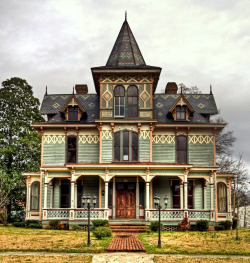 kristimcmurry:  victorianhouses:  Best Victorian