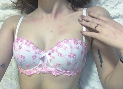 ironic-hoe:when u clean out ur wardrobe and actually find a cute bra?? Glad you found it.