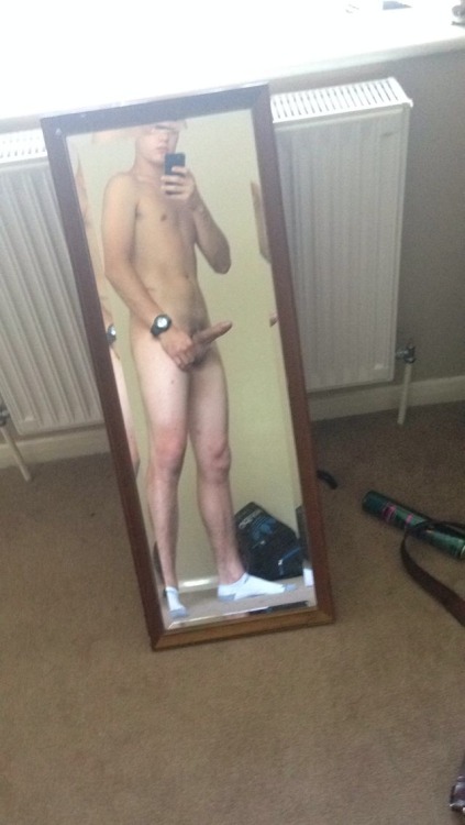 XXX snapchatladsexposed:  This is lewisfoxxxx photo