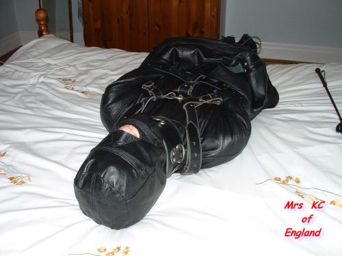 Porn mrskcofengland:  A well restrained submissive photos