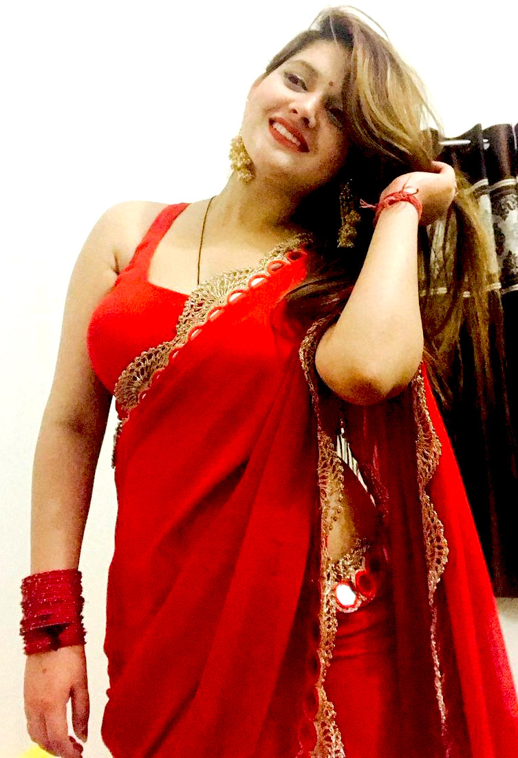 indiangalz:A perfect 10!  Who is she&hellip;?