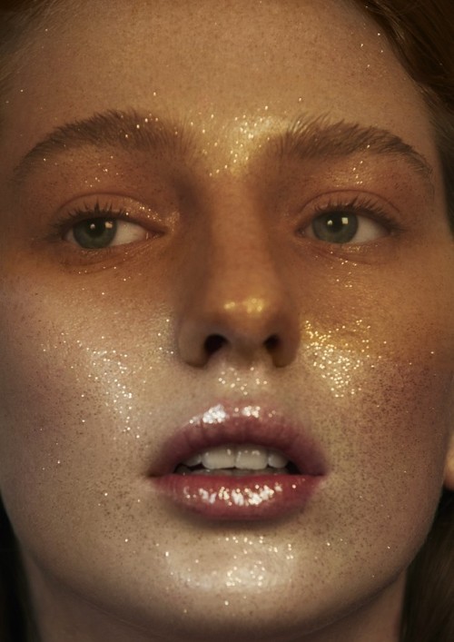 midnight-charm:  Brenda Pivatto photographed by Hugo Toni for Vogue Brasil Online Beauty: Vicente Lu