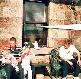 Harry Ross (64 yr old grandpa) spotteda ghostly face in a family photo — and immediately recognised 