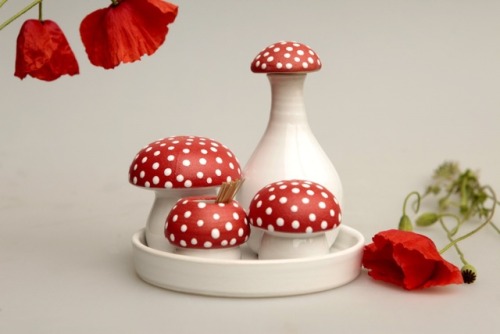 mushroommamamaximus: thiagodragon: sosuperawesome:Amanita Mushroom Mugs, Bowls and Plates, Oil Bottl