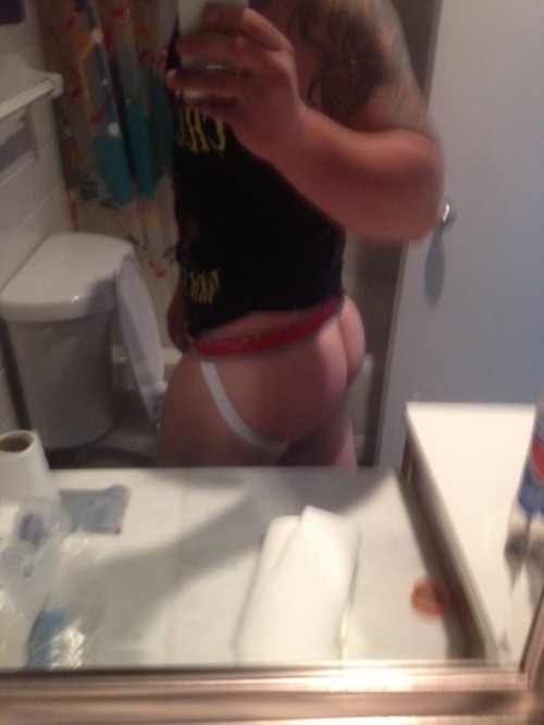 amateurgaylovin:  Booty booty booty rockin everywhere 😜😘