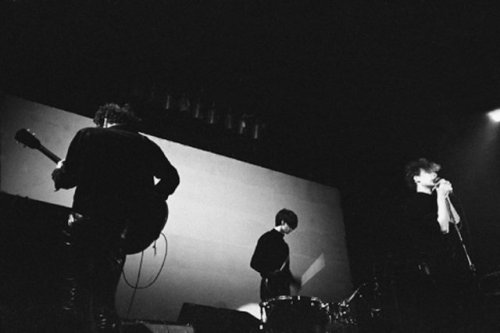 huilendnaardeclub:  The Jesus and Mary Chain, with, from left to right: Douglas Hart, Bobby Gillespie and Jim Reid Source: Last.fm 