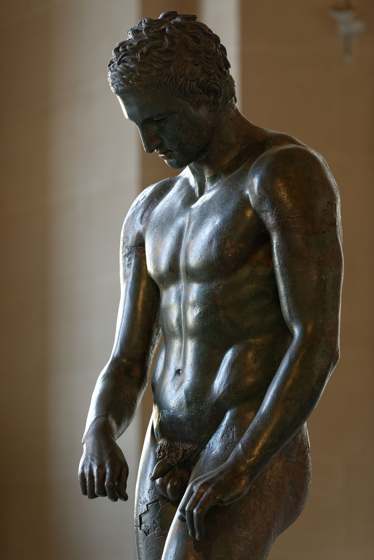 m1male2:The Approximate of Croatia, bronze statue, 2nd-1st centuries BC.  Apoxyomenos