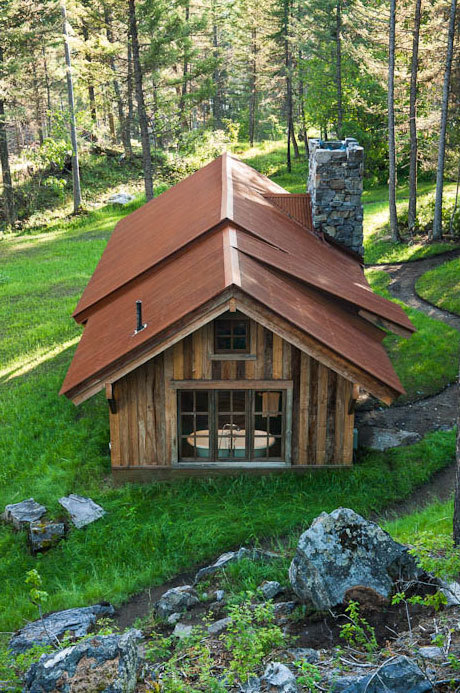 simpleguyinacomplexworld: ruthless-rage:  dadpat-tactual:  @ruthless-rage   Doesn’t have a big porch, but that’s legit    ✌️   Gorgeous little cabin 