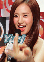 kwonyuri:     　  　 when will this look return from the war　　Show! Music Core,