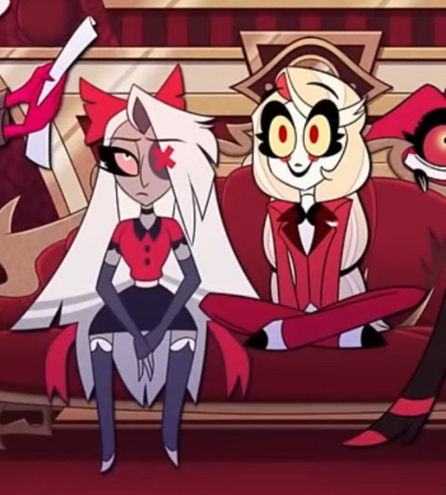 LESBIAN VS BISEXUAL SITTING