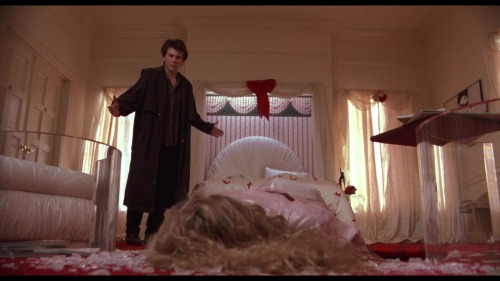 I love how the bedrooms in Heathers (1988) are a reflection of each girl’s personality. Production d