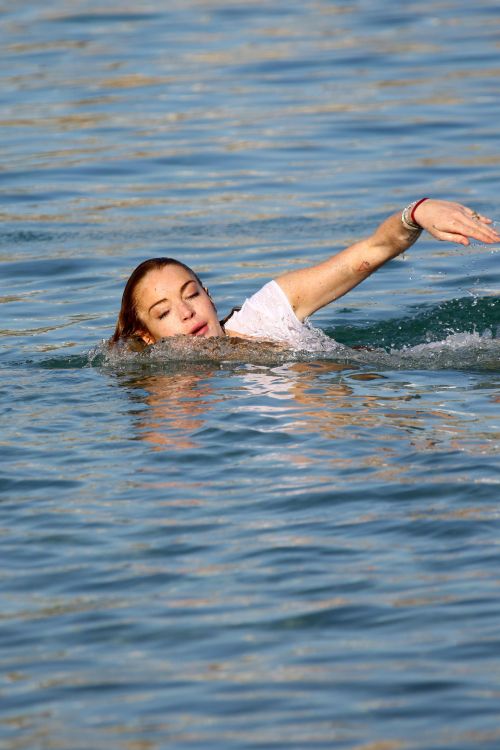  Lindsay Lohan at a beach in Mykonos 20.07.15 