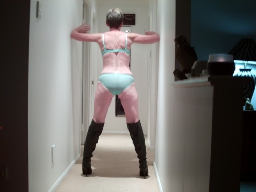 hot-milf-selfie: Real name: Rebecca Married: Yes Pictures: 24 Naked pics: Yes Free sign-up: Yes Link