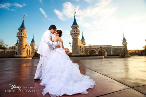 Disney weddings always have the best setting. From Repunzel’s tower to the Tower of Terror Hot