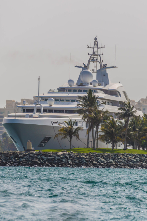 captvinvanity:Yacht on Logo Island | Photographer | CV