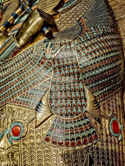 totenbuch: Closeup of the uraeus on the body of King Tutankhamun’s first inner coffin New Kingdom 18