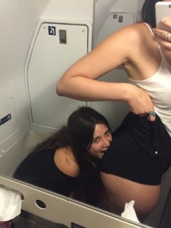 joinmilehighclub:  you-not-like-me:  Plane love  .