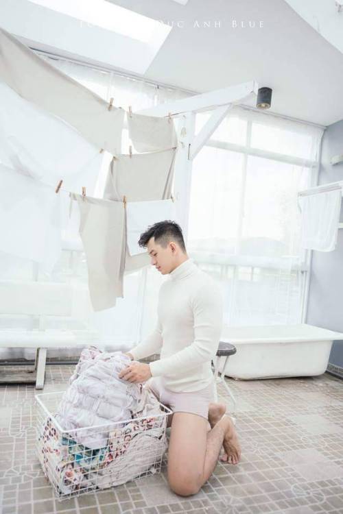 vietgaycock:  Trào lưu là ở truồng xách giỏ đi phơi đồ sẵn phơi cu luôn hả mấy đứa .