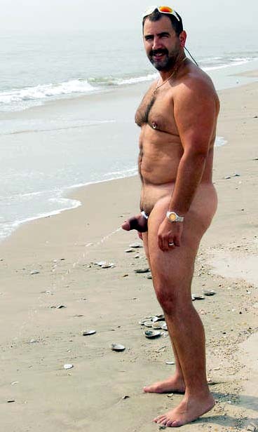 stocky-men-guys:  backfur:  Follow www.backfur.tumblr.com for daily updates of fur!