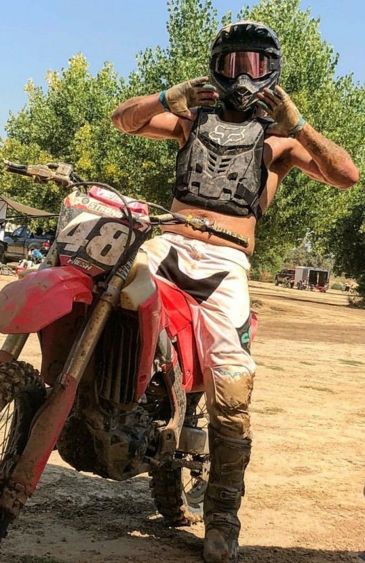 southern-god1: chettbro:      “C0untry Moto Daddy”   Stud!  