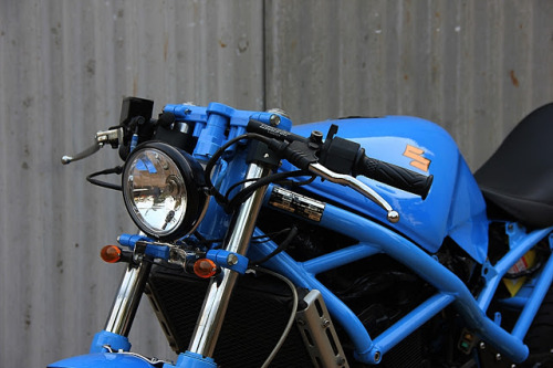 rscrambler:Suzuki Bandit 400 Cafe Racer - Super Blue D’Bandido 