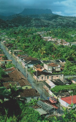 retrospectia: Cuba.  National Geographic Magazine, June 1999 