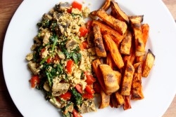 tobefre-ed:  Lazy Sunday lunch: Sweet potato fries and tofu scrumble with veggies and spinach :) 